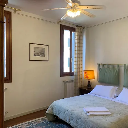 Casa Verde Canal View Apartment Venice